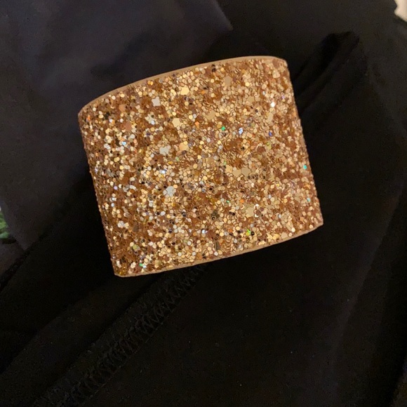 Accessories - Gold sparkly bracelet